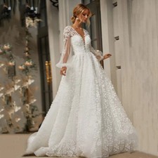 Elegant Lace Wedding Dresses V Neck Long Sleeve Appliques Backless Bridal Gowns