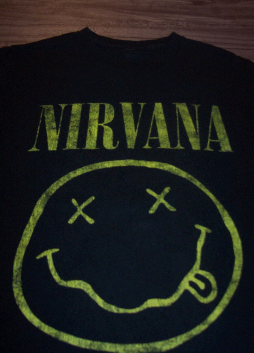 VINTAGE STYLE NIRVANA SMILEY FACE T-Shirt Band MENS SMALL 1990's