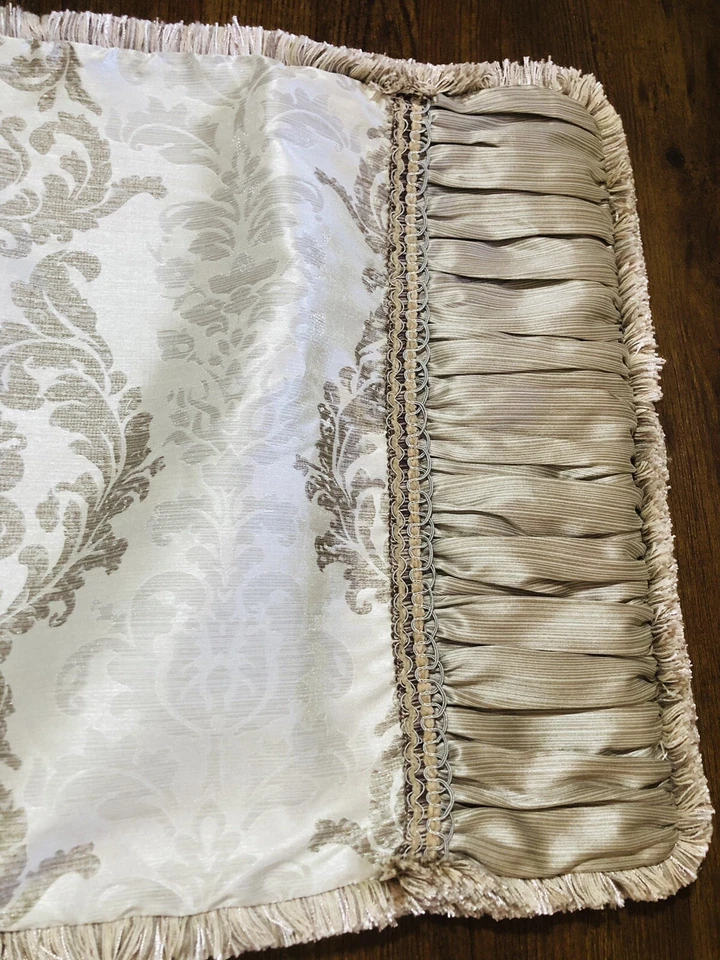 Austin Horn Classics Set 2 King Shams 19” X 35” Flecos Plateado y Dorado Plisado Foto 2 de 4