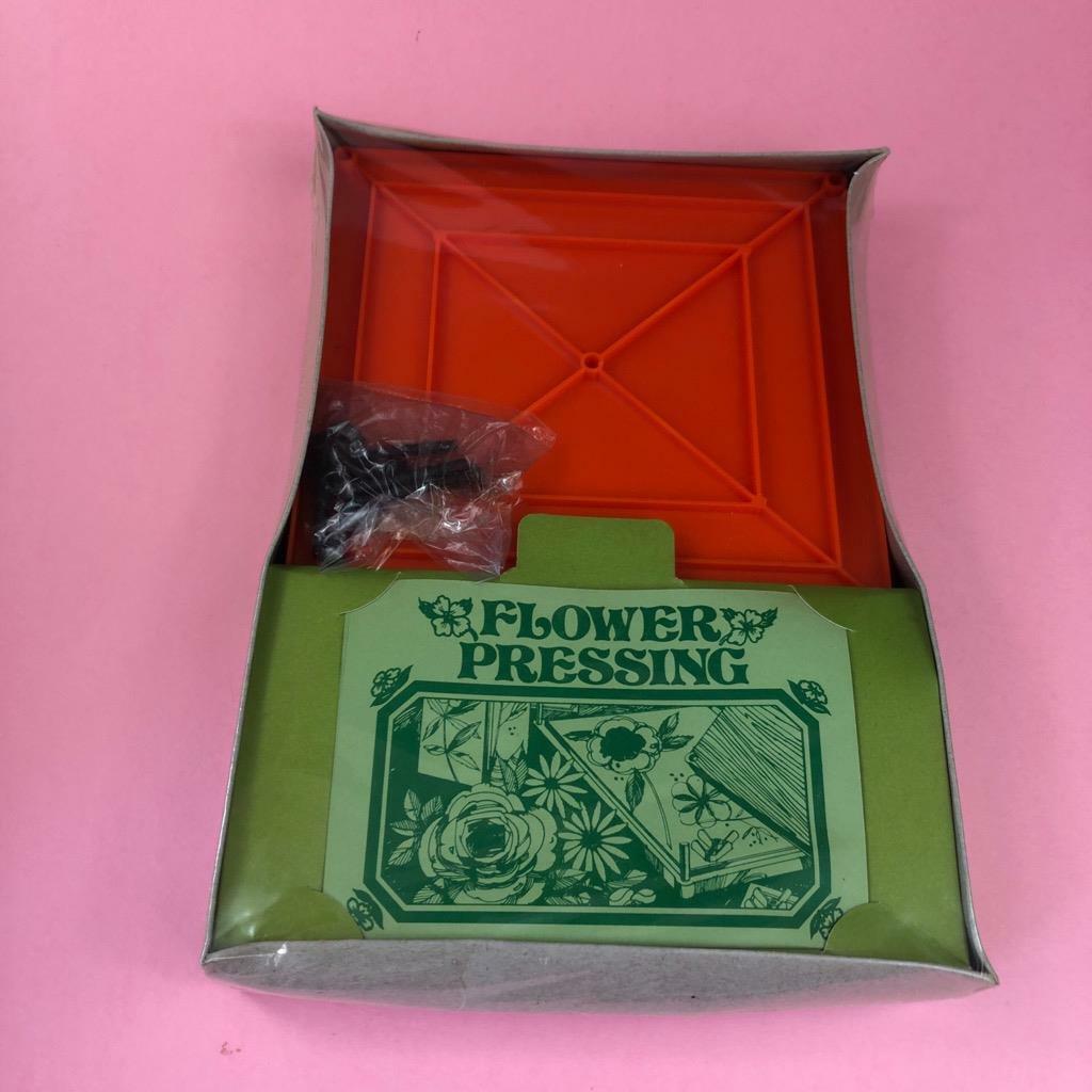 Vintage Boxed Flower Pressing Toy Craft Kit Cellophane Sealed