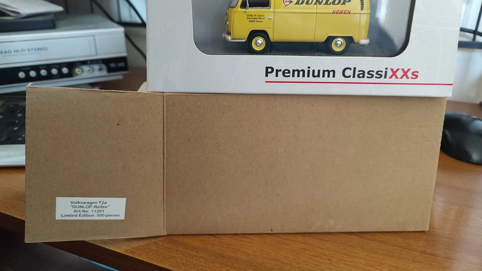 PREMIUM CLASSIXXS 11261 VW T2a "Dunlop-Reifen" art.11261 ltd 500pcs tetto alto - Immagine 3 di 4