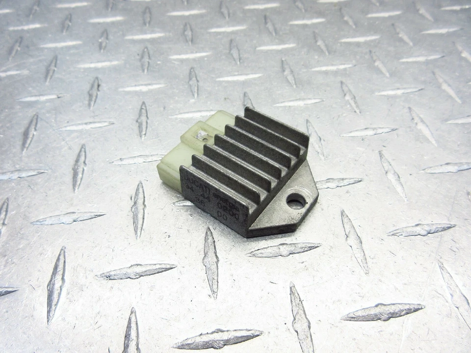 2001 01-06 Aprilia 50 Scarabeo Regulador Rectificador Voltaje Funciona Fabricante Original Foto 3 de 4