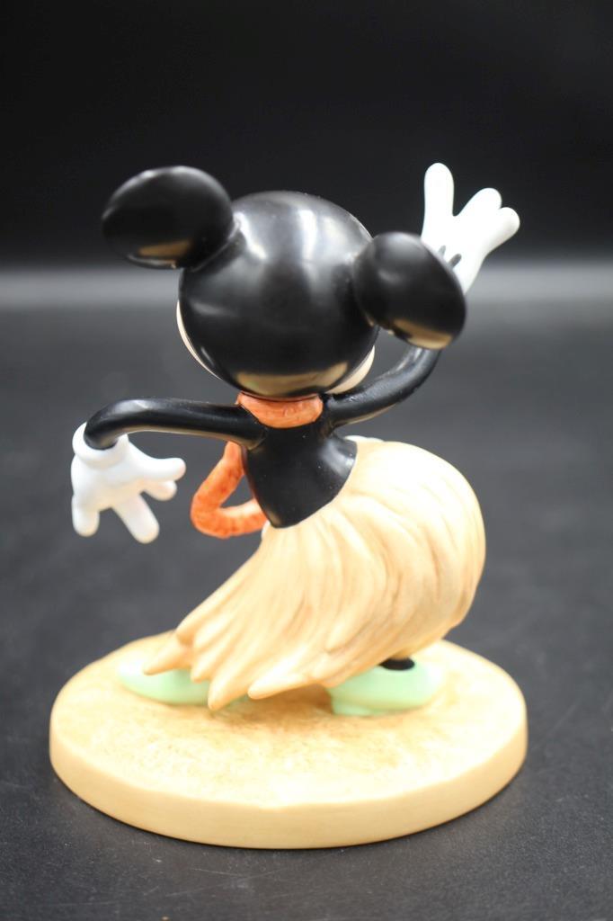 Walt Disney Classic CollectionS Minnie Mouse Hawaiian
