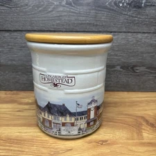1999 Longaberger Pottery Homestead 2 Qt Crock Canister w/ Wood Lid  USA
