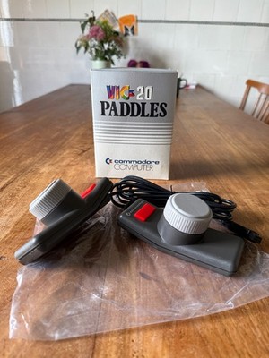 Commodore Paddles - VIC 20 - C64 - NOS