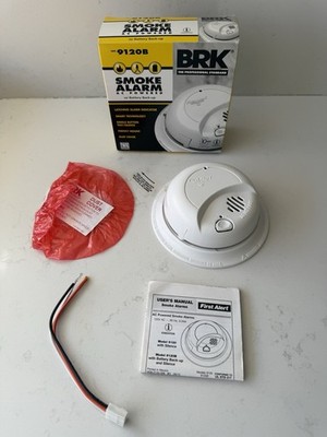 New BRK First Alert 9120B Smoke Detector AC Powered with Battery Back-Up