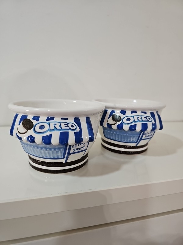 Set Of 2 Vintage Oreo Ice Cream Shoppe Dessert Bowls Cute Cookie Collectible 