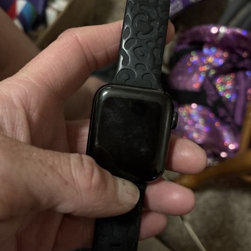 Apple Watch Series 5 44mm with Black Sport Band - M/L - Photo 11 sur 14