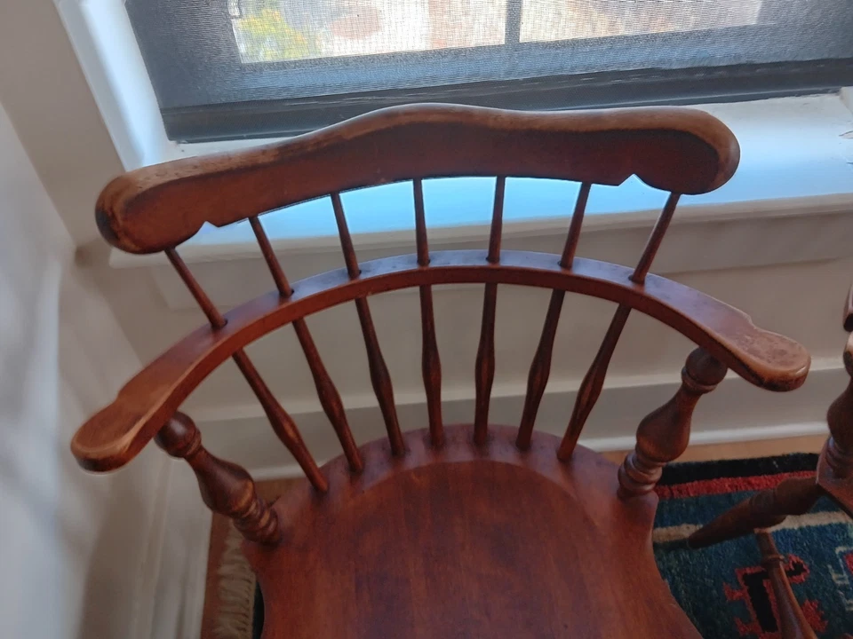 Ethan Allen heirloom vintage comb back maple dining chairs in nutmeg - Image 2 of 4