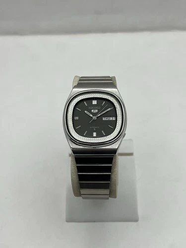 Vintage Seiko 5 Automatic 6309-510B Black Dial Day/Date Mens Wristwatch Japan.