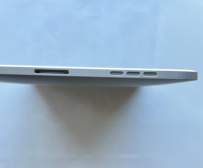 Apple iPad (1st Generation) A1219 32GB iOS 5.1.1 Wi-Fi 9.7
