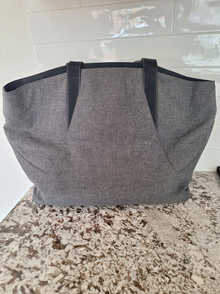 Bolso de Mano Lululemon Acrílico Lana Gris Negro Para Mujer Foto 3 de 4