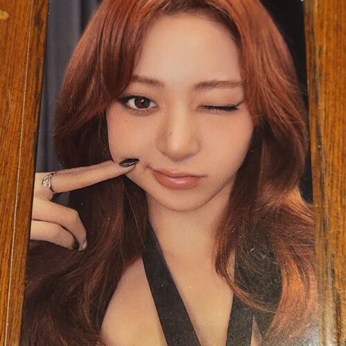 LE SSERAFIM LUCKYDRAW PHOTOcard 5th Mini Album 'HOT' Ktown4U compact ver - Picture 4 of 19