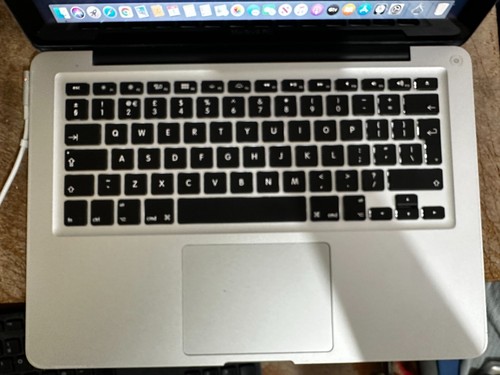 Apple MacBook Pro 13" A1278 Handauflage Etui UK Tastatur 2011-2012 silber