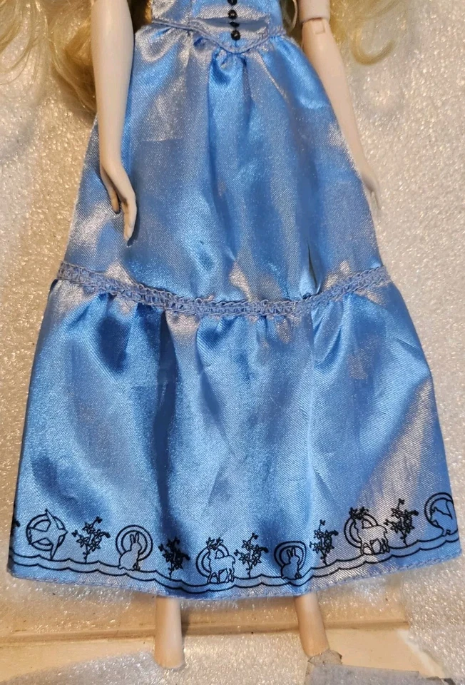 Disney Alice In Wonderland Doll Movie Doll 2010 Film Collec Tim Burton EUC C407G - Image 4 of 4