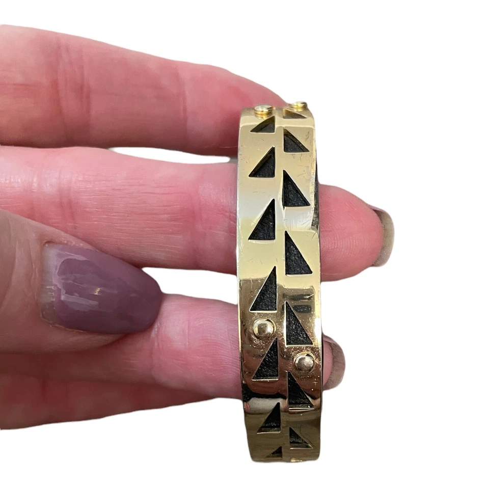 Brazalete Stella & Dot Addison de cuero negro dorado Foto 3 de 4