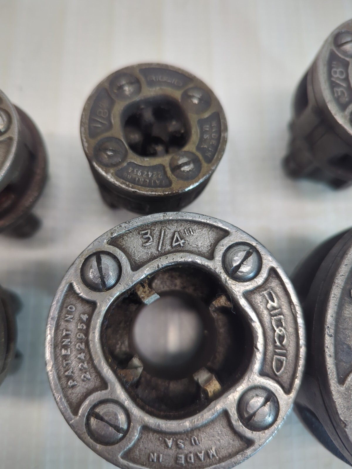 RIDGID DIE HEAD LOT OF 6 MISC. THREADER DIES 1/8 , 1/4 , 3/8 , 3/4 , 1" AS IS