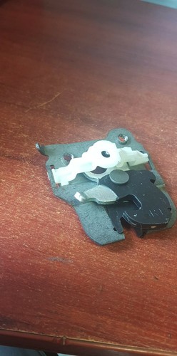 BMW 3ER E90 LCI SITZSCHLOSS RECHTS BASIS 7142262