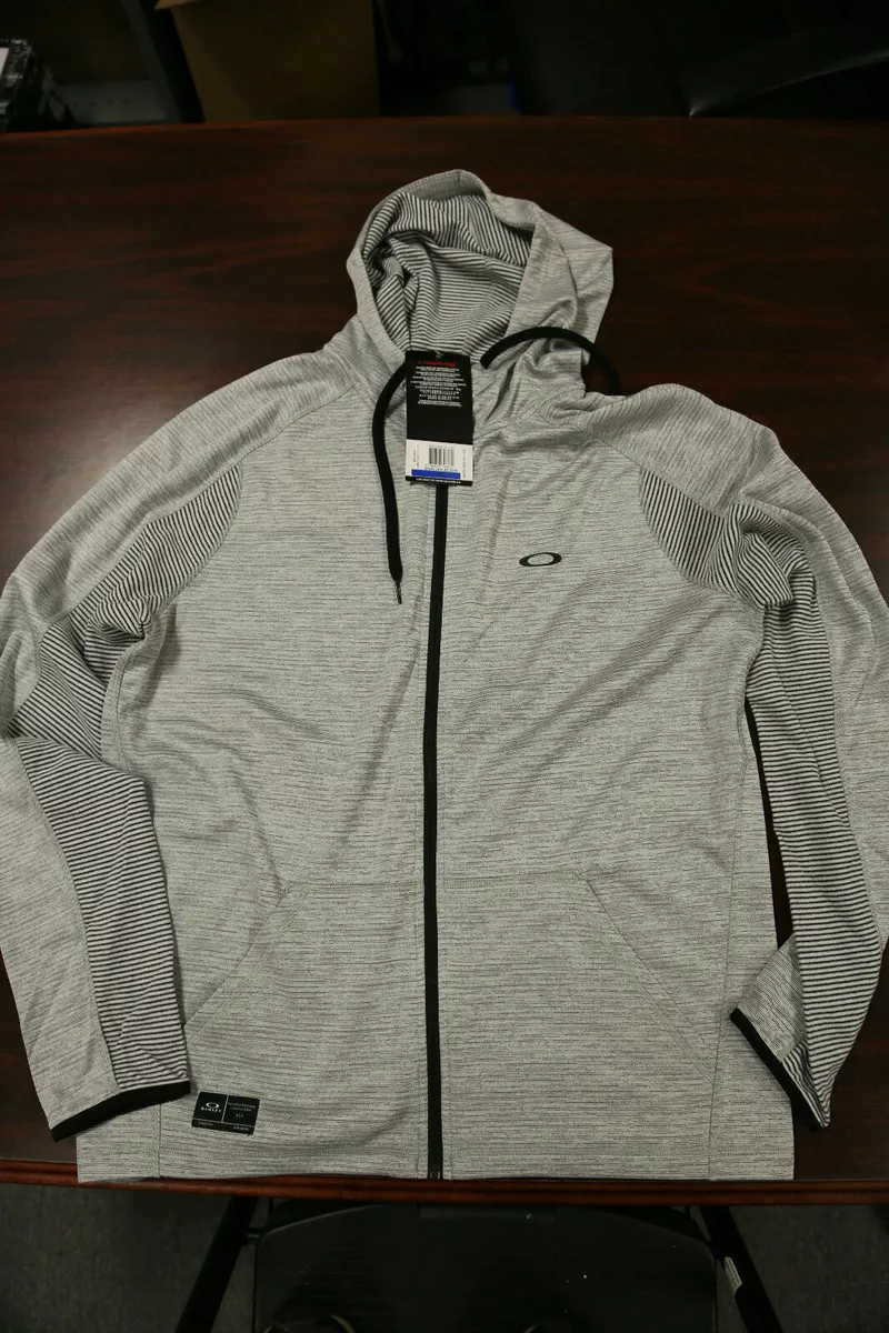Oakley Authentic Dawn Patrol Training Hoodie 461354 Athletic Heather Gray M