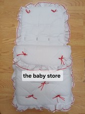 Schöner Baby Kinderwagen Kuscheltiere in weiß mit roten Schleifen 