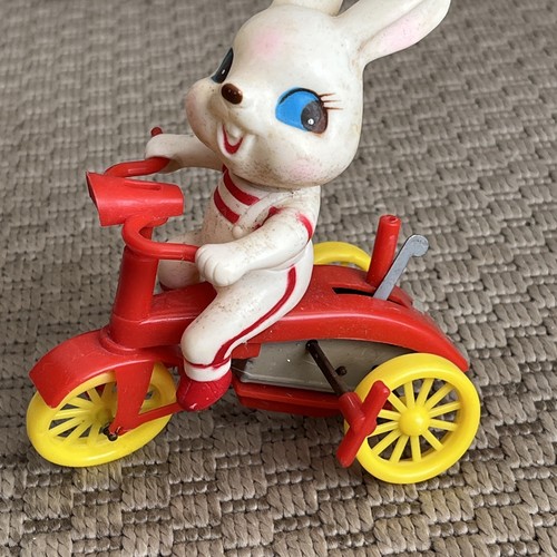 Triciclo coniglietto pasquale vintage bici avvolgibile giocattolo plastica Giappone non funzionante - Foto 3 di 8