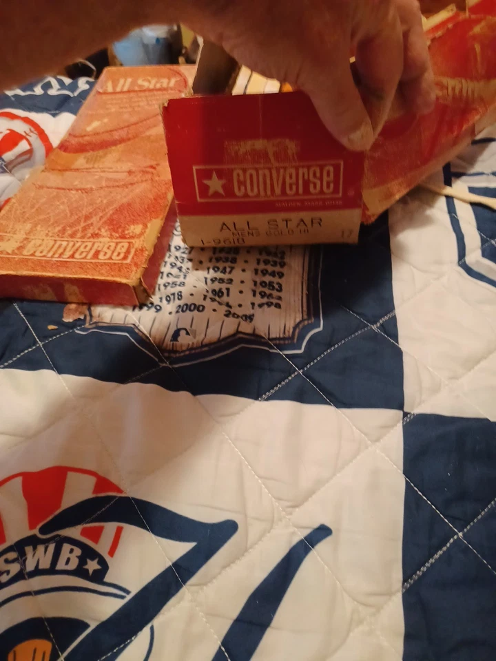 Par de Chuck Taylor All Stars de colección talla 17 con caja nunca usada ver fotos Foto 3 de 4