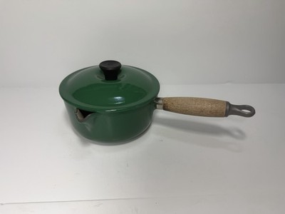 Le Creuset 16 Sauce Pan Enameled Cast Iron Wooden Hand Green With Pour Spout