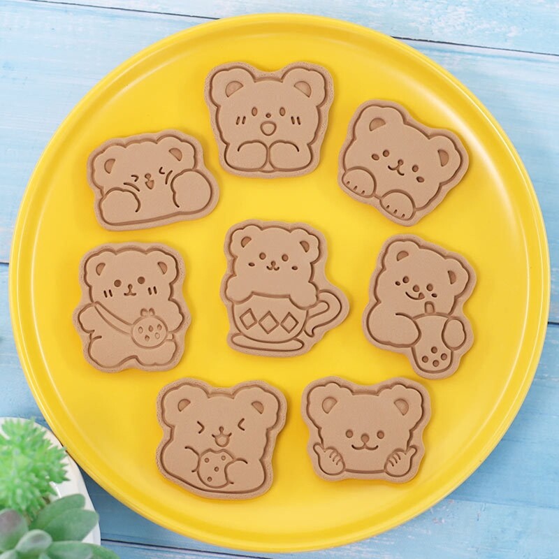 Bear Shaped Cookie Baking Gadgets Plastic Material Perfect for Baking