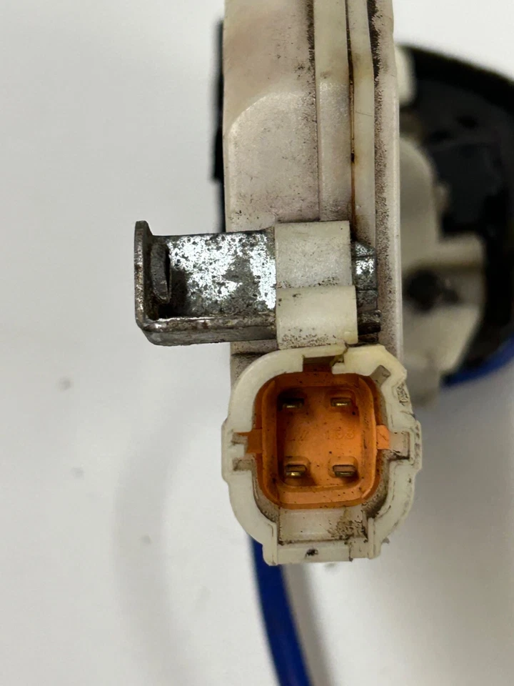 Actuador de cerradura de puerta trasera izquierda Nissan Altima Stanza 1993-1995 82553-79905 (F1) Foto 3 de 4