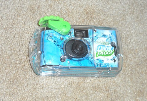 NICE FUJIFILM QUICKSNAP WATER PROOF DISPOSIBLE CAMERA 27 EXPOSURES 05/2020