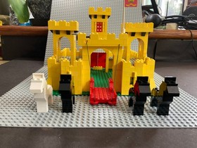 1978 Lego #375 Yellow Castle No Minifigures comes with flag and horses NO FIGS