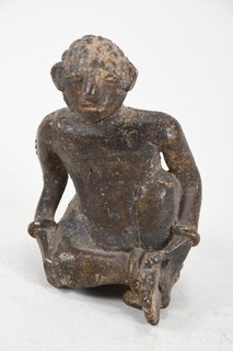 Q51G31 Antigua figura asiática de bronce hombre sentado