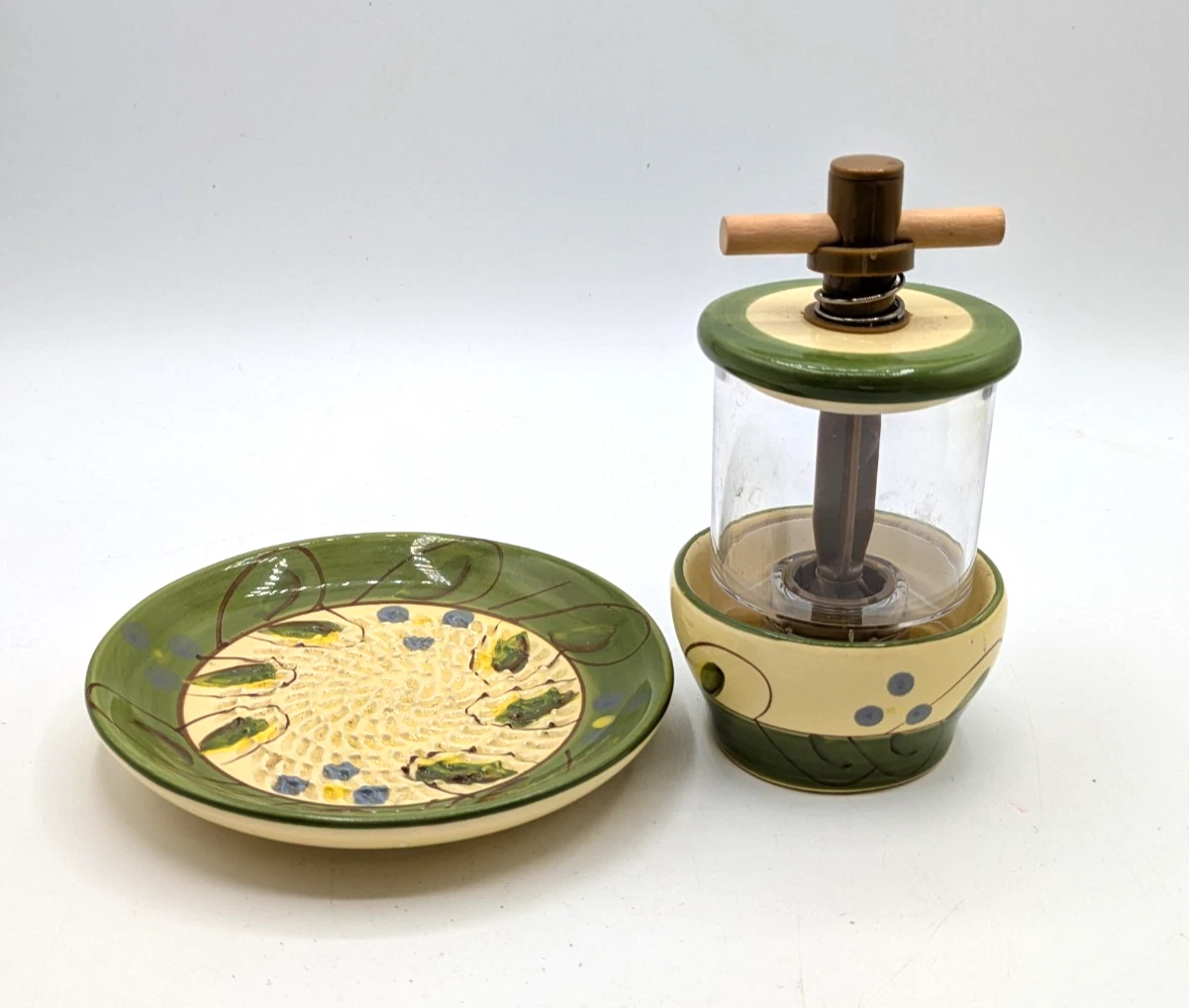 Grater Plater Ceramic Garlic Dish with Matching Herb Grinder Green Yellow 2 Pc