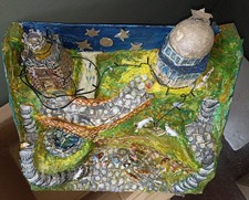 Presepe artigianale napoletano fatto a mano con le luci, la base è in legno