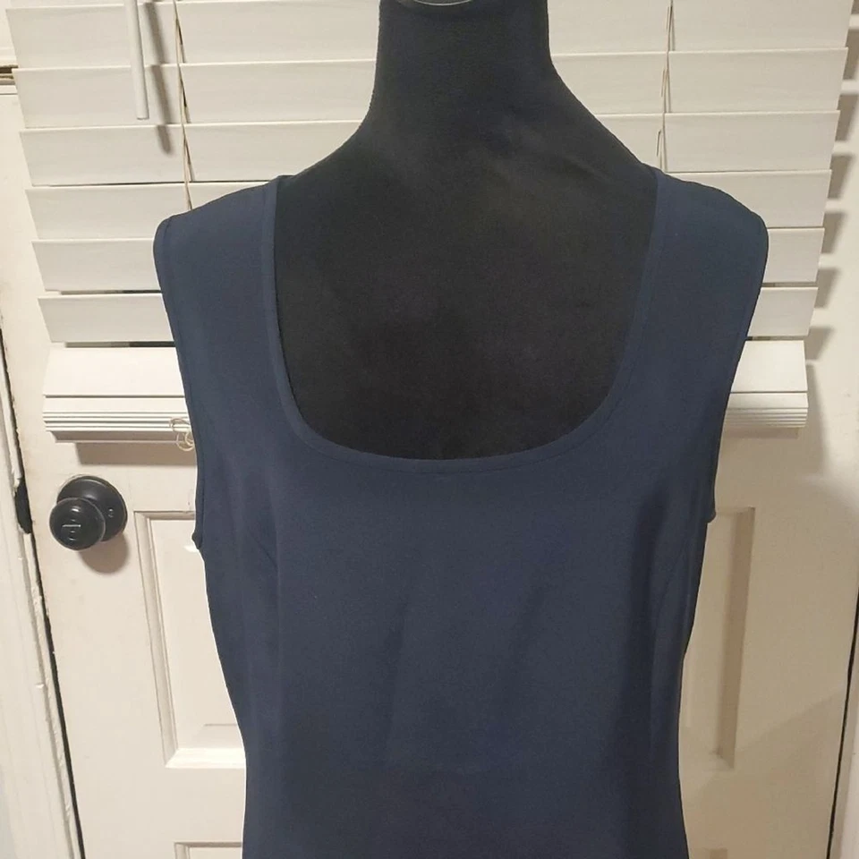 Camiseta sin mangas Nina Mclemore clásica negra de seda Foto 3 de 4