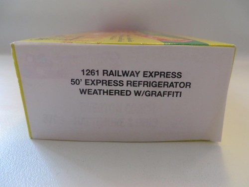 HO Diecast Base Roundhouse Railway Express 50' Boxcar Weathered with Graffiti - Picture 8 of 8