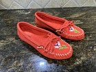 EUC Red Suede Ziigwan Waabigwan Ltd Ed. Moccasins Minnetonka Sz 9 Flower Beading — photo 2