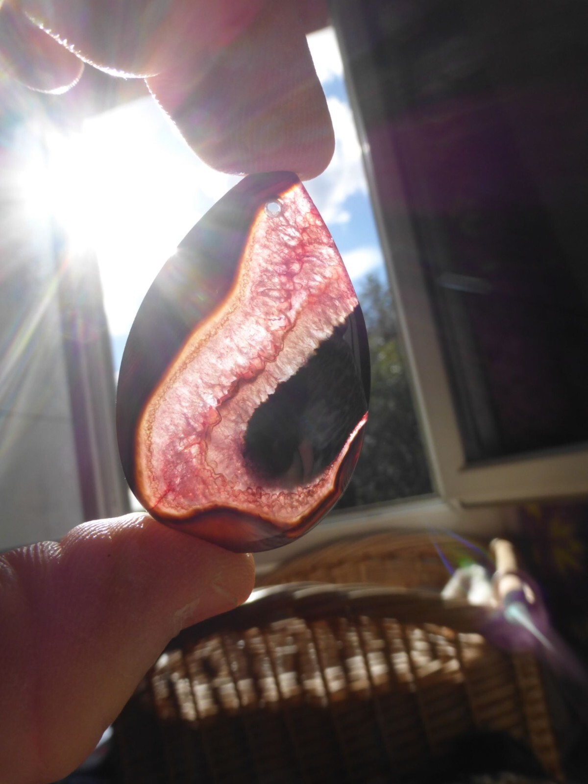 Pendentif larme agate rose cadeau idéal en pierre naturelle de 5cm