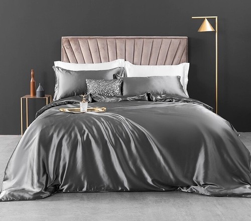 Silk Duvet Set. Includes - Quilt Cover 