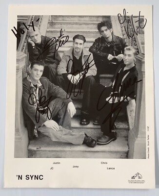 N'Sync サイン NSync Autograph 8x10 B&W 1997 Promo Photo - Signed By All 5 - JSA