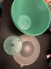 Tupperware #1424 1425 Spike Crisp It Lettuce Keeper Jadeite Green Bowl Vintage