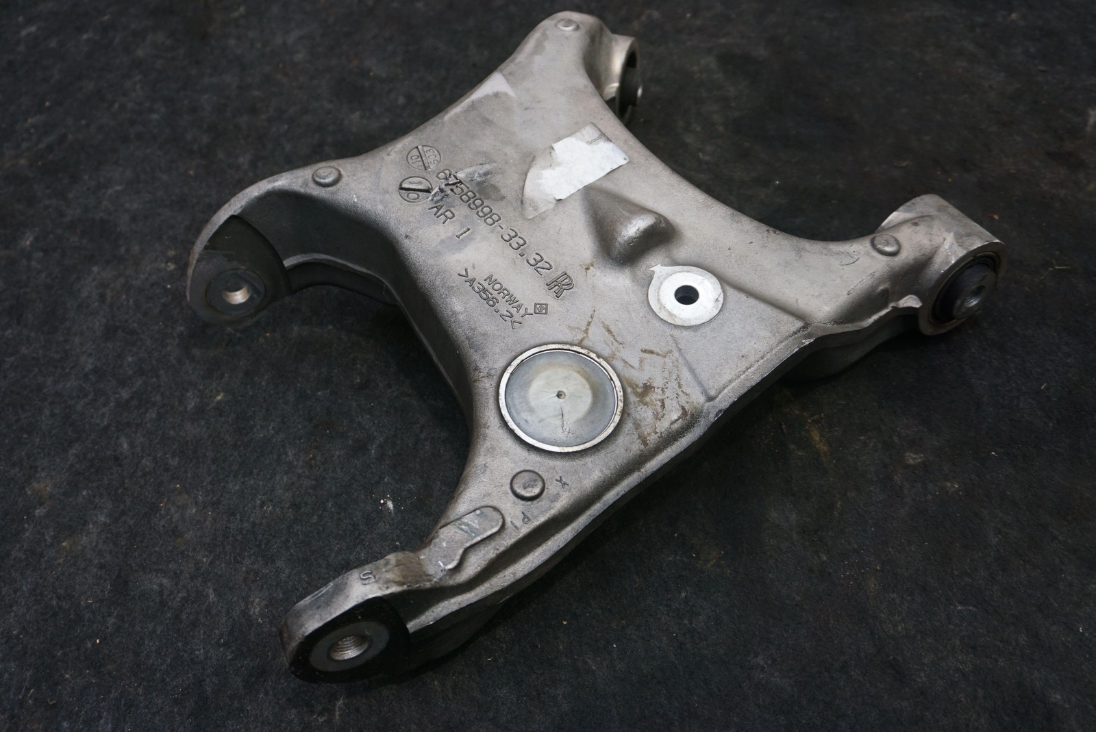Rear Right Lower Swing Control Arm OEM 33326758996 Rolls Royce Phantom 2003-17