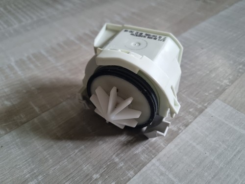 Ablaufpumpe mit Kabelbaum Geschirrspüler Ersatzteil C00297919 Bauknecht