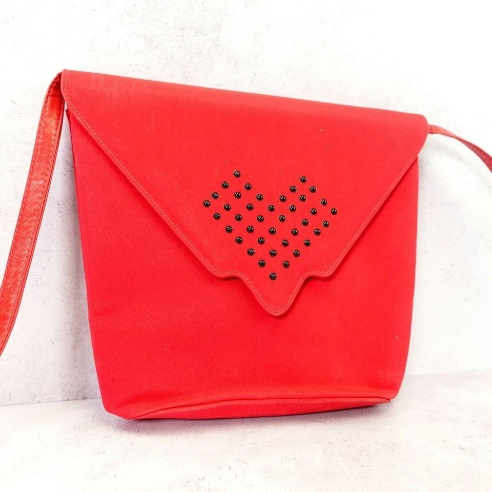 Bolso Bandolera CHARLES JOURDAN Caja Rosa Fresa PEQUEÑO Corazón Parisino a Presión FRANCIA Foto 3 de 4