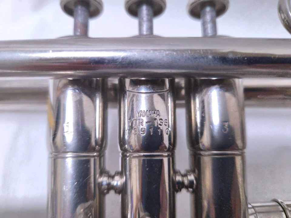 Yamaha YTR-136 tromba nichel finitura argento pistoni lisci tutte le... - Immagine 3 di 4