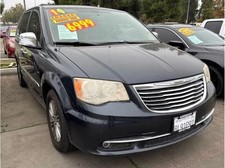 2014 Chrysler Town & Country Touring Minivan 4D