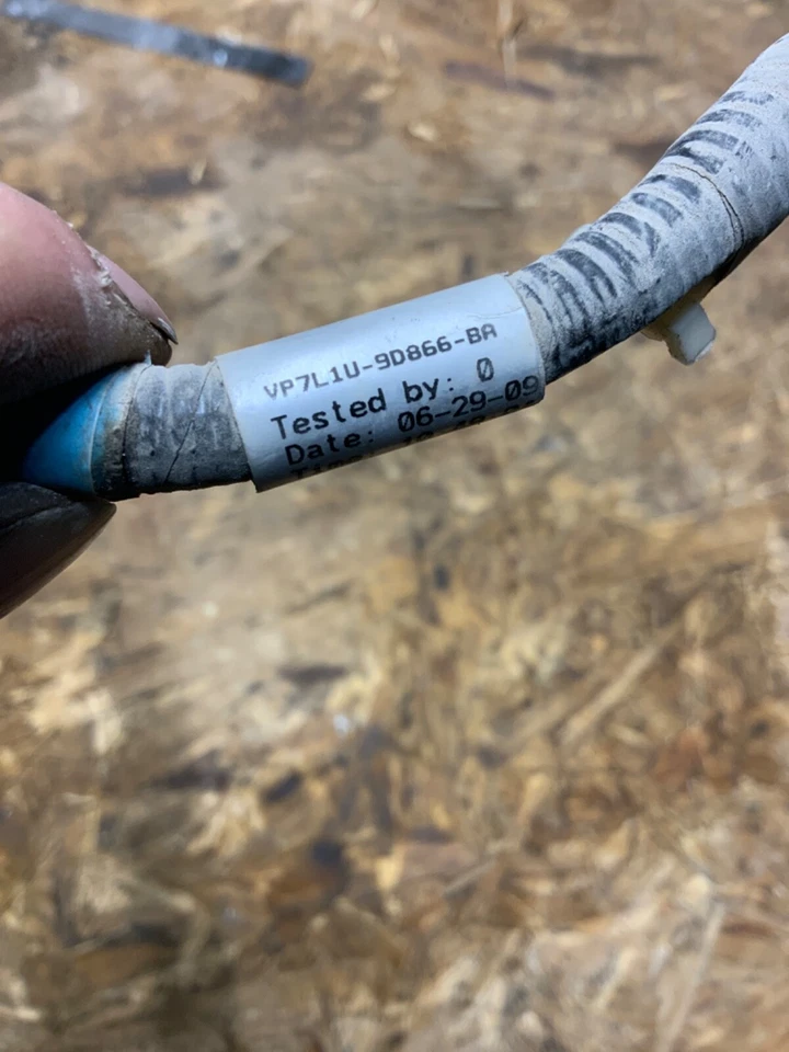 Ford Expedition 2011-2014 tapón de bote de carbón de vapor combustible Foto 4 de 4