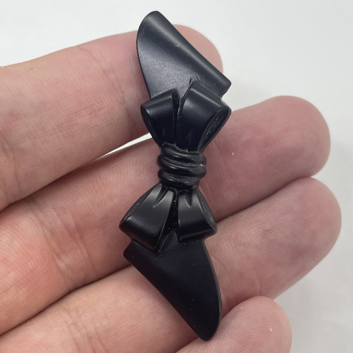 Antique Victorian Black Pin Brooch Mourning Jewelry old  display picture 1