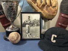 Antica foto vintage giocatore di baseball Villanova con uniforme
