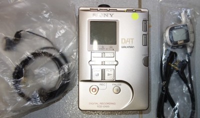 SONY TCD-D100 PORTABLE DIGITAL AUDIO DAT  RECORDER Semi-Professionell